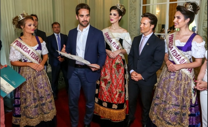   Comitiva entrega convite oficial ao governador  para abertura da Festa da Uva 2019  