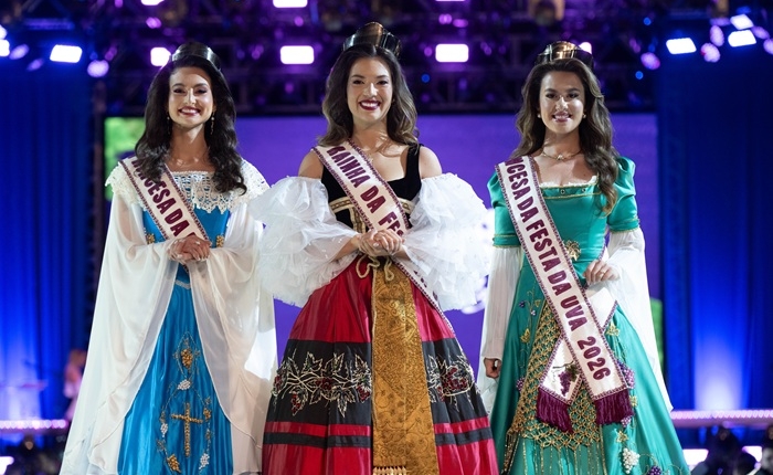 Elisa dos Santos Pereira D’Mutti, do SER Caxias e Vinhedos Papeis, é eleita Rainha da Festa da Uva 2026