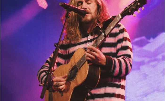 Vitor Kley faz show em Caxias neste sábado (23) na Escolha da Rainha e Princesas da Festa da Uva 2026